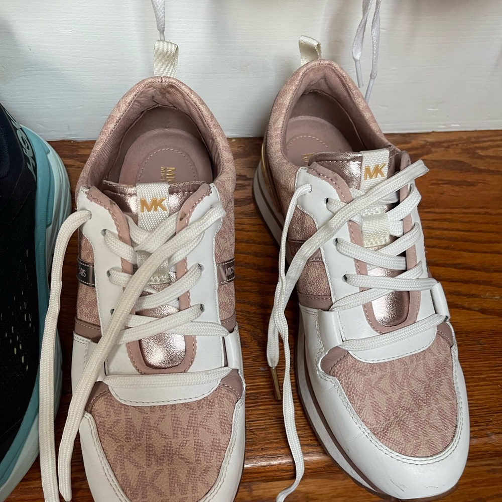 Sneakers - Picture 2 of 4